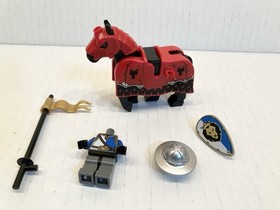 LEGO Horse Armored Red Barding From Set 70402 Gatehouse Raid Black Dragon Heads