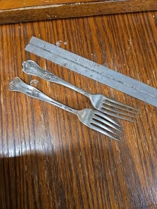 Royal Plate Co Rosalie Beauty Rose Silber Teller Tafelgabel Set 2 Teile - Bild 1 von 3