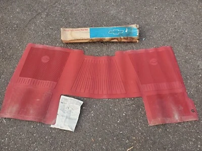 Alfombrilla de piso delantera vintage 1966 nueva de goma roja GM Chevrolet Impala # 3901919 S gratis Foto 1 de 4