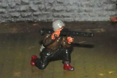 SCARCE LEAD TOY TIMPO SOLDIER KNEELING BAZOOKA MAN #9016-ENGLAND-1940-50 Foto 1 de 4