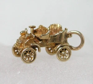 Coche vintage de oro de 9 quilates con ruedas articuladas encanto años 60 vintage 23025 - Imagen 1 de 5
