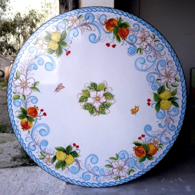 Tavolo in pietra lavica dipinto a mano. - Immagine 1 di 4