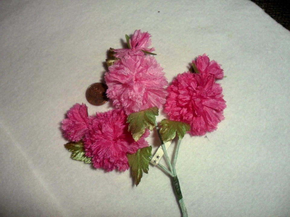 Винтажная розовая/темно-розовая гвоздика из органзы на стержнях сделано в Японии  - Изображение 1 из 1