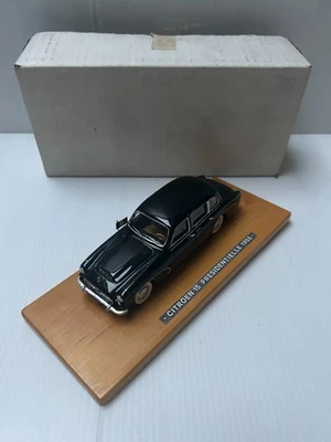 STL (Norev Altaya) Citroën 15 CV Présidentielle 1955 sur socle en bois 1/43 - Photo 1/4