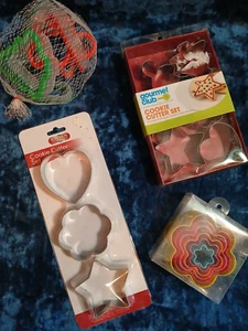 Cookie Cutters - Various Shapes - Metal/Plastic - Mixed Lot of 22 Pieces - Picture 1 of 5