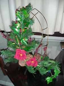 HOLIDAY DECOR Rose Cathedral Arch Window Metal Faux Greenery on Stand 12" High - Picture 1 of 10