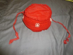 1940 - 50er Vintage Kleinkind rot Pillendose Stil HUT mit Perlen Kleeblatt Stickerei - Bild 1 von 5