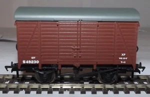 BACHMANN 38-071B FURGONETA DE VENTILACIÓN CON TABLONES DE 12 TONELADAS BR BAUXITE - Imagen 1 de 3