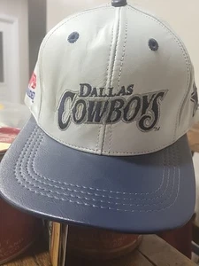 Cappello vintage anni 90 marca NFL Dallas Cowboys pelle snap back nuovo condizioni - Foto 1 di 6