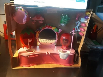 Salon de Coiffure Charlotte aux Fraises neuf en boite _ d'époque - Photo 1/4