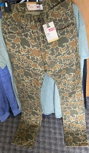 Levi Slim Fit Skinny OLIVE CLOUD Camo Pants Size 18 Reg 29x29 NWT - Picture 1 of 2