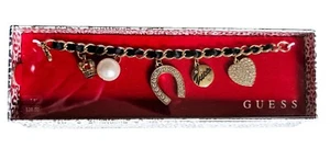 GUESS Box Bettelarmband goldfarben Strass Glückshufeisen Herz Krone Neu in OVP - Bild 1 von 6