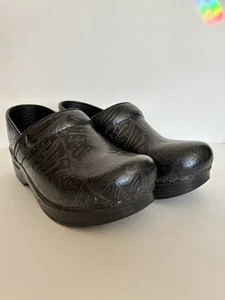 Dansko Professional Tooled Black Leather Clogs Women’s Size 36 US 6-6.5 - Picture 1 of 9