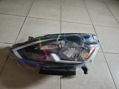 Conjunto de faros halógenos del lado del conductor izquierdo Nissan Sentra 2013-2015  Foto 1 de 4