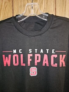 North Carolina State University Medium Mens Black Graphic Logo Tshirt NCAA - Picture 1 of 12