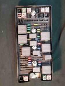 2005-2006 Ford Mustang Fuse Box Engine OEM