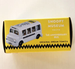 Takara Tomy x Peanuts Snoopy Museum Tokyo Tomica 1st Anniversary Bus NEW in Box - Picture 1 of 11