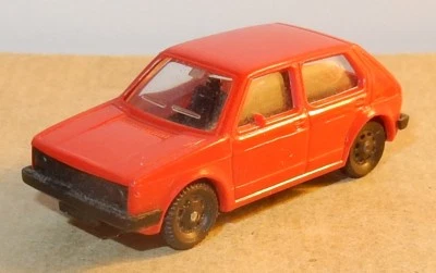 MICRO FLEISCHMANN HO 1/87 VOLKSWAGEN GOLF ROUGE CHASSIS NOIR no box Foto 1 de 3