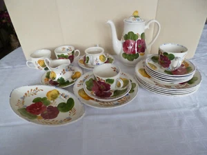England Belle Fiore Geschirr Konvolut Kanne Tasse Untertasse Teller Schale - Bild 1 von 13