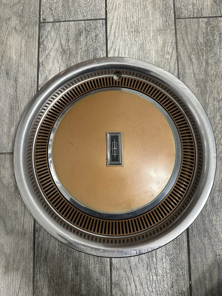 One 80-88 Oldsmobile Cutlass Sedán Supreme 14” Tapacubos Cubierta de Rueda OEM Marrón Foto 1 de 4