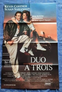 GRAND POSTER/AFFICHE VIDEO CLUB 80X 50 "DUO A TROIS " KEVIN COSTNER 1988 plie - Photo 1/2