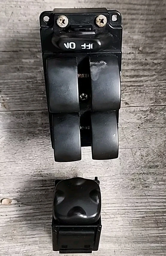 INTERRUPTOR DE ALIMENTACIÓN MAESTRO SATURN SL 95 - 99 SIN MOLDURA OEM Foto 1 de 4