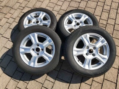Neu und komplette Sommerreifen (Nokian) mit Alufelgen (Ford) 195/60R15 88H - Bild 1 von 4
