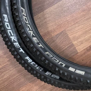 Schwalbe Rocket Ron 27.5" x 2.8" Tires Pair Wire Bead Clincher Performance Addix - Picture 1 of 7