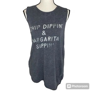 Doe. Camiseta sin mangas para mujer gris medio suave desteñido desgastado estampado gráfico Margaritas - Imagen 1 de 5