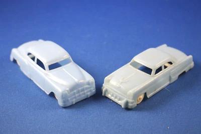 Plasticville - O-O27 - V-10 Vehicles - 2 Autos - Pastel Blue - Ex Condition - Image 1 of 4