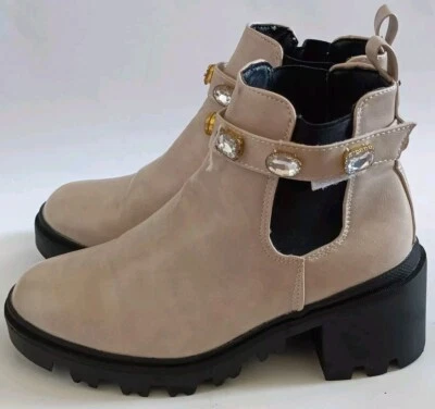 Botas Chelsea Nicole Miller Suela Lug Talla 6.5 Imitación Cuero Beige Joyas Gruesas Foto 1 de 4
