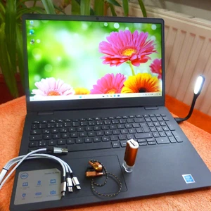 Dell 3502 Inspiron Multimedia 15 Zoll FULLHD l 1TB SSD I 16GB RAM I Windows 11 - Bild 1 von 18