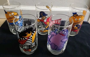 Set 5 di 6 bicchieri da collezione McDonald’s Action Series 1977 vintage non completi - Foto 1 di 24
