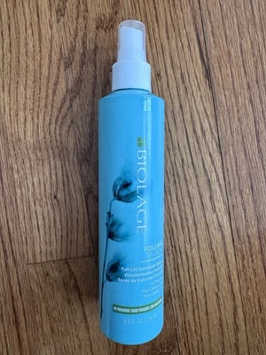 BIOLAGE VOLUME BLOOM SPRAY VOLUMINIZADOR DE ELEVACIÓN COMPLETA PARA CABELLO FINO 8,5 OZ Foto 1 de 2
