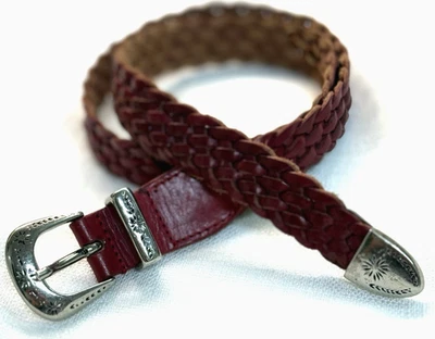 Cinturón de cuero trenzado vintage rojo oscuro hecho en Turquía 80521 talla M 35" largo tejido Foto 1 de 4