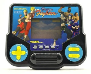 Virtua Fighter (Tiger Electronics Gioco Portatile | 1995) Retrò | Vintage - Testato - Foto 1 di 11