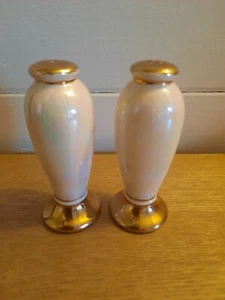 Beautiful Gold And Cream Salt And Pepper Shakers Has A Sheen Like Carnival Glass - Picture 1 of 5
