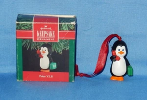 Vintage Hallmark 1990 Polar V.I.P Penguin adorno de Navidad en caja - Imagen 1 de 6