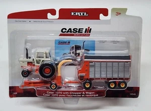 Tractor Case 1370 con helicóptero y ensilado/carro de forraje escala 1/64 - Imagen 1 de 15