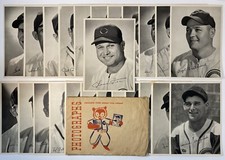 1944 Chicago Cubs Picture Pack, Set of 24 Original Photos With Original Envelope