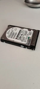 Disque dur HPE 872738-001 10000 tr/min 1,8 To extrait du serveur - Photo 1/2