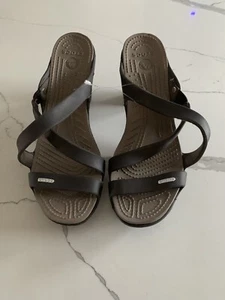 Crocs Women's Cyprus IV Brown Rubber Heels Sandals Size 9 Preowned - Picture 1 of 17