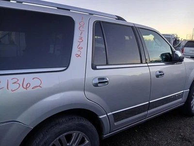 Conjunto de porta traseira direita usado lateral traseira serve: 2010 Lincoln Navigator elétrico pr - Imagem 1 de 4