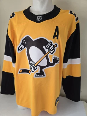 Camiseta deportiva de oro amarillo bordada Kris Letang de los Pittsburgh Penguins Foto 1 de 4