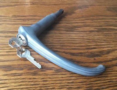 1939~1946 GMC Chevrolet ALÇA DE PORTA com CHAVES vintage década de 1930 1940 GM NOS trava de picape - Imagem 1 de 4