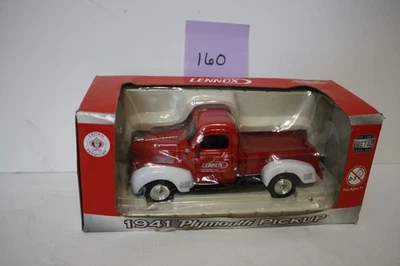 Camioneta pickup Crown Premiums Lennox 1941 Plymouth, roja y blanca, diecast 1/24, nueva en caja Foto 1 de 4