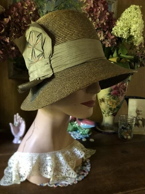 Vintage Antique 1920's Fine Straw Cloche HAT Great details did not see much use - Image 1 of 4