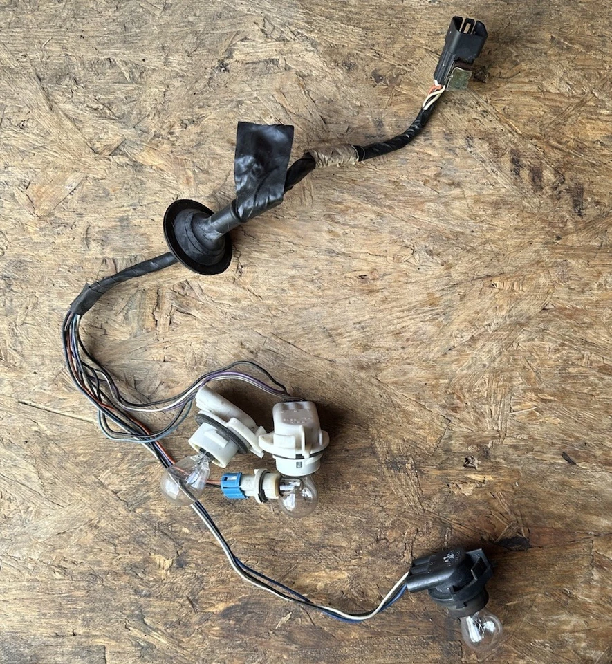 Tail Light Lamp Wire Harness LH/RH 15930597 03-07 Cadillac CTS  - Image 1 of 4