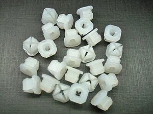 25 pcs headlight door bezel grille clear nylon nuts clips Pontiac Chevy 3893980 - Bild 1 von 3