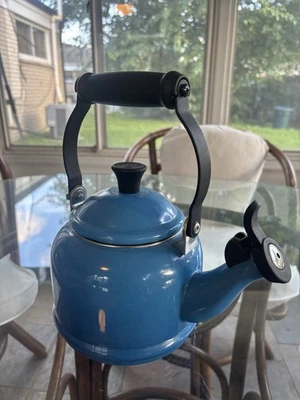 Le Creuset Whistling Tea Kettle Blue 1.25 Qt -1.1L Tea Pot Enamel Steel - Image 1 of 4